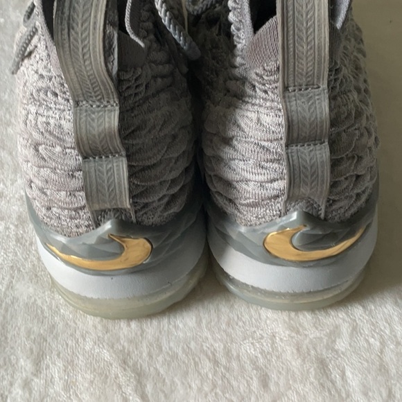 Nike LeBron grey city wolf gold - Picture 2 of 7